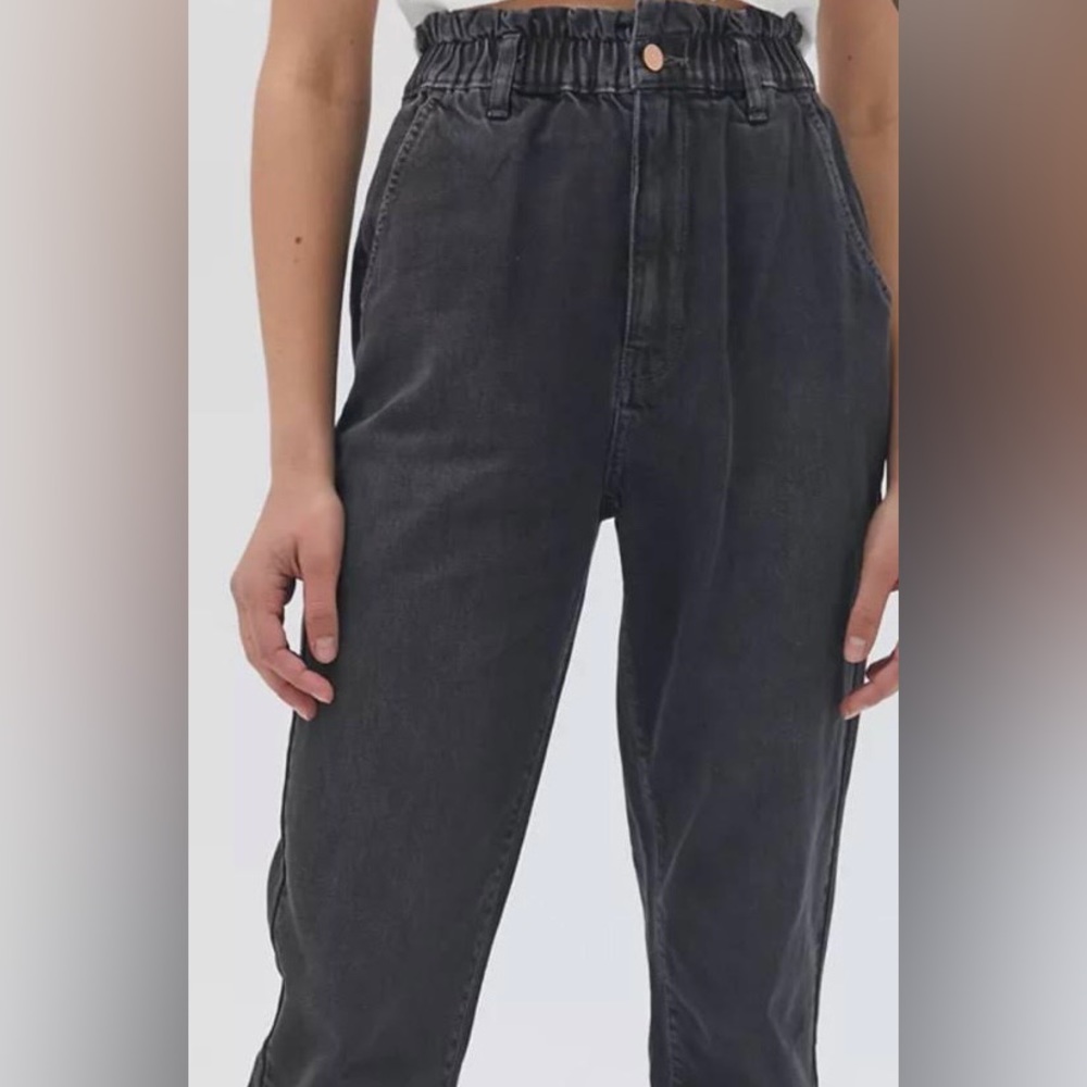 BDG High Waisted Mom Jeans, Size 27